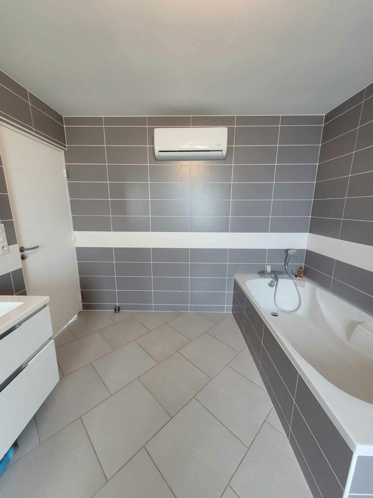 Climatisation installée dans une salle de bain à Valenciennes