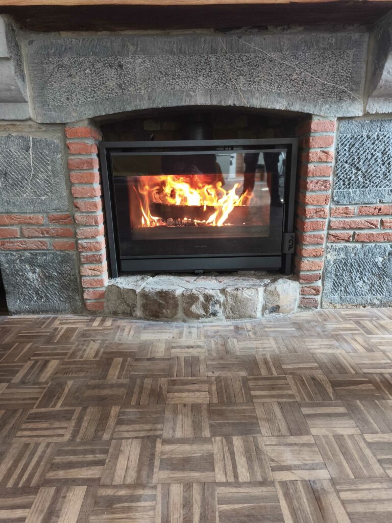 Pose d’un insert cheminée à bois