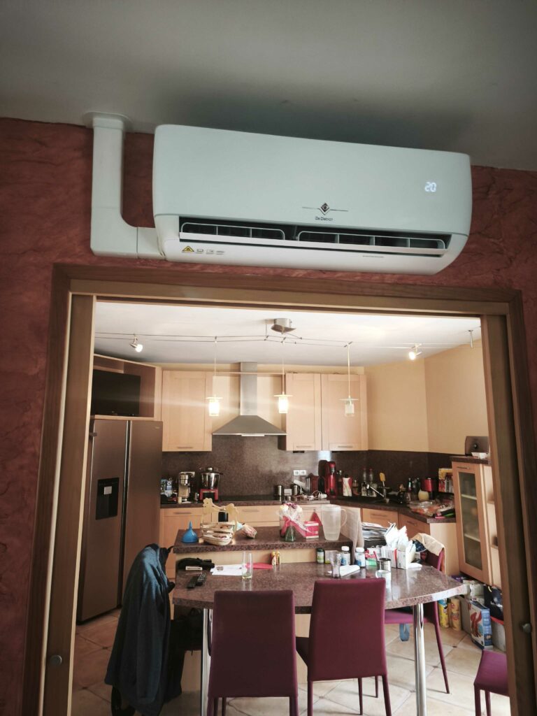 Salon équipé d’une climatisation à Valenciennes